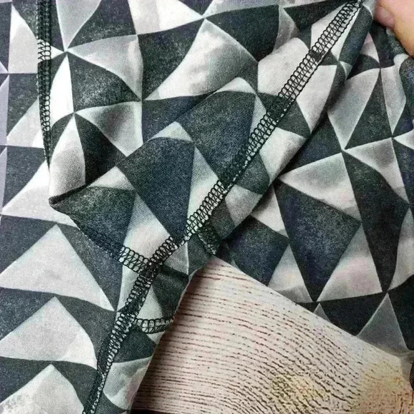 Nike dri fit black gray geometric leggings large - Picture 5 of 9